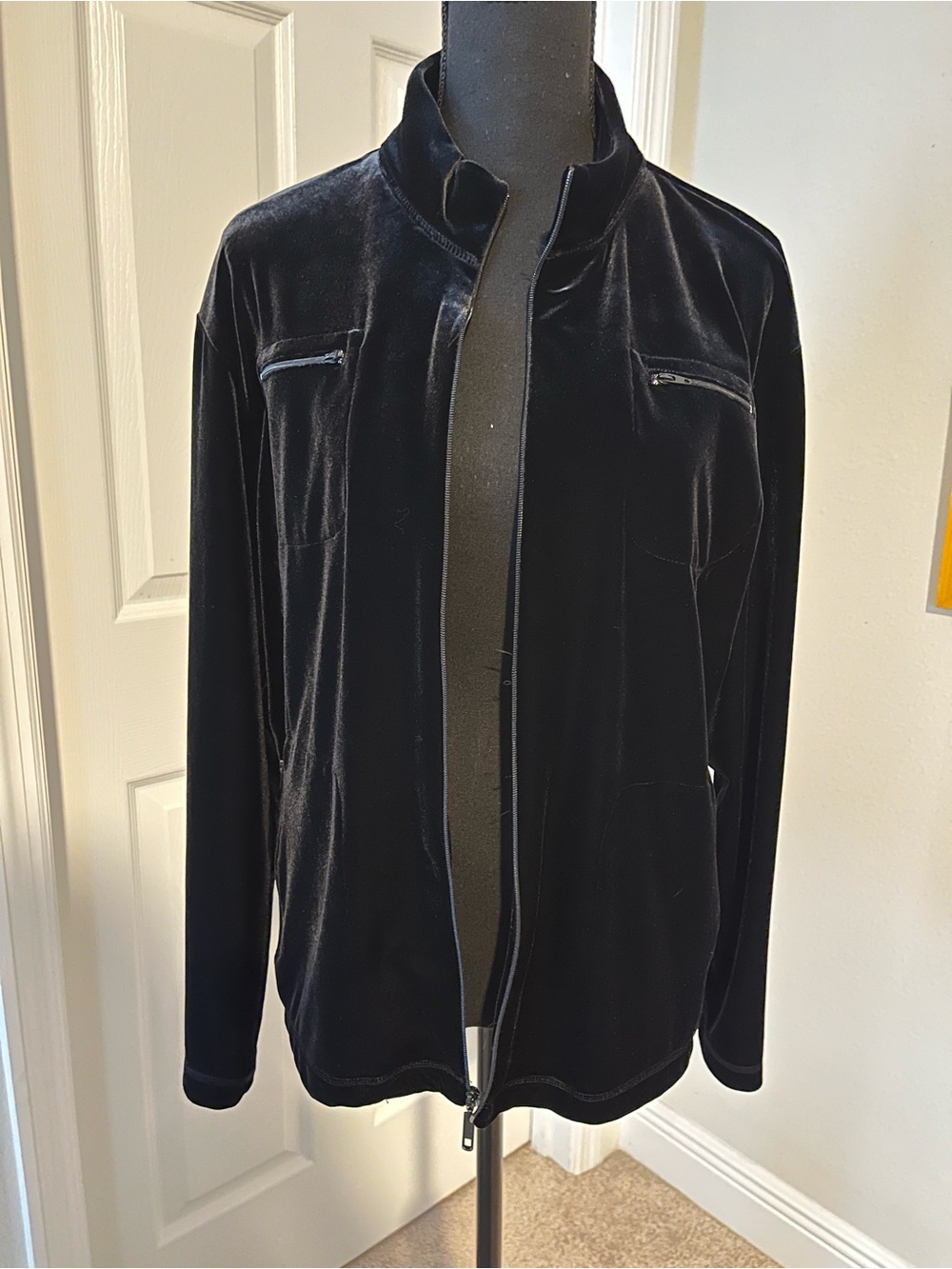 Chico's Black Velvet Full Zip Mock Neck Jacket Pockets – Size 2, Large (12/14)